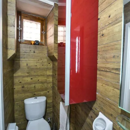 In Historical Building - Grand Harbour Apartman