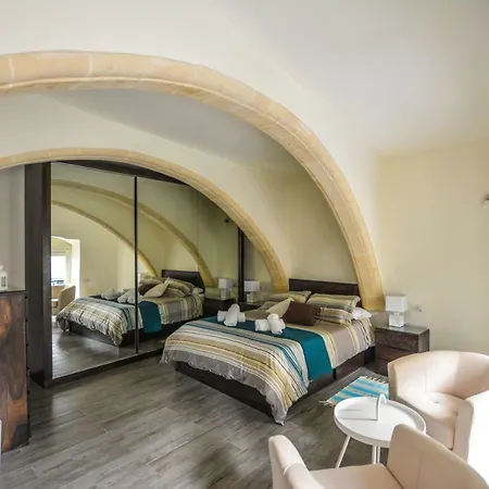 In Historical Building - Grand Harbour Apartman Valletta