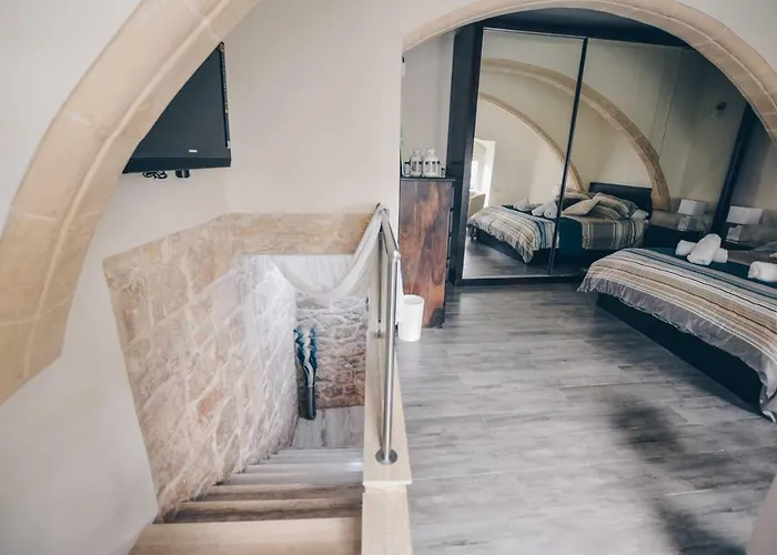 In Historical Building - Grand Harbour * 발레타